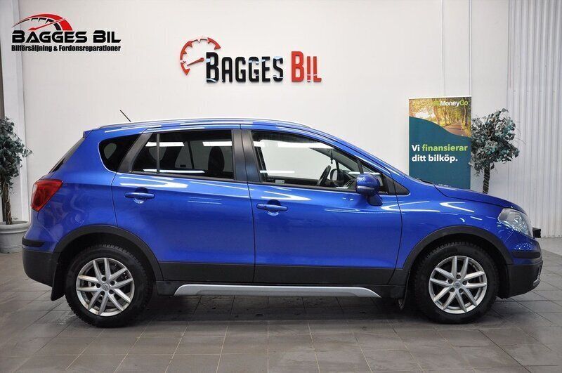 Blå Begagnad 2015 Suzuki SX4 S-Cross SUV | 79 900 kr (Superpris) - Bild 1/4