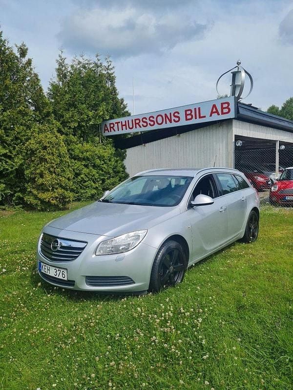 Grå Begagnad 2009 Opel Insignia Edition Kombi | 43 000 kr (Marknadspris) - Bild 1/4