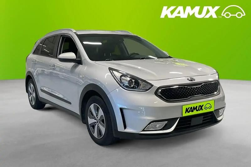 Silver/grå Begagnad 2017 Kia Niro Comfort SUV | 169 700 kr (Marknadspris) - Bild 1/4