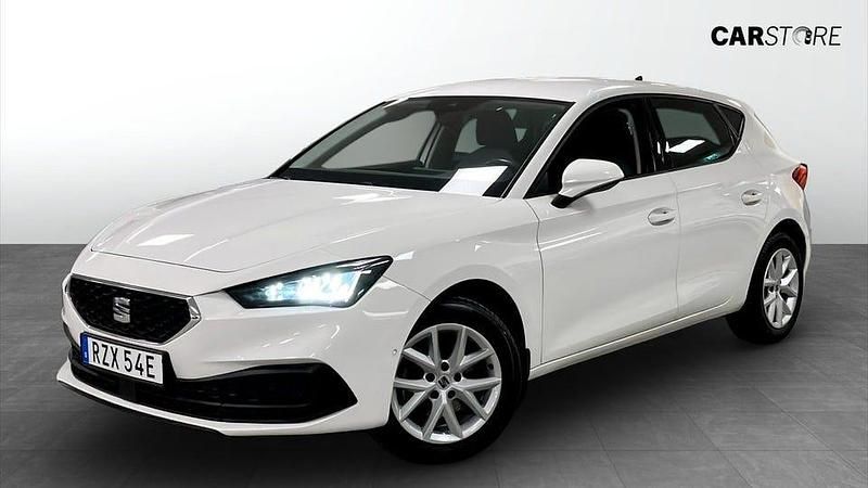 Vit Begagnad 2021 Seat Leon Style Halvkombi | 204 900 kr - Bild 1/4