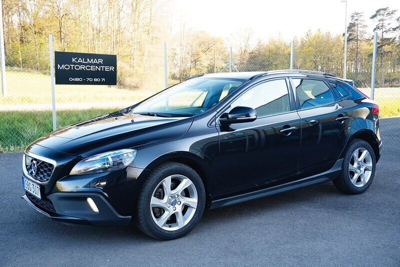 Svart Begagnad 2016 Volvo V40 CC Momentum Kombi | 159 900 kr (Marknadspris) - Bild 1/4