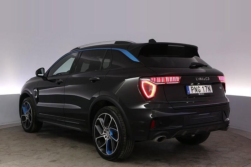 Begagnad Lynk & Co 01 261 HK (191 kW) 2023 Svart SUV