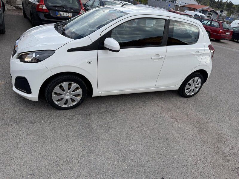 Vit Begagnad 2014 Peugeot 108 Halvkombi | 65 000 kr (Lite dyr) - Bild 1/4