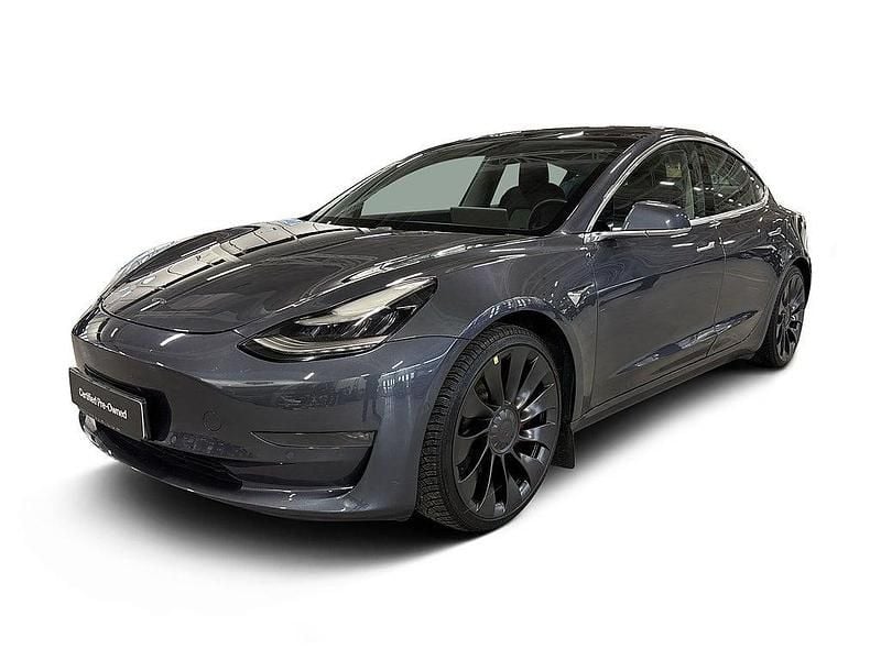 Mörkgrå Begagnad 2020 Tesla Model 3 Performance Sedan | 283 700 kr (Marknadspris) - Bild 1/4