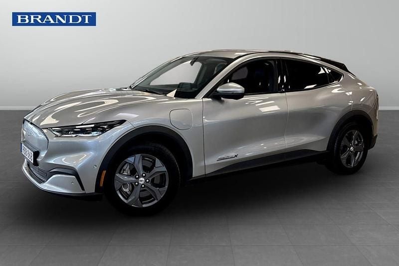 Grå Begagnad 2021 Ford Mustang Mach-E SUV | 359 900 kr (Marknadspris) - Bild 1/4