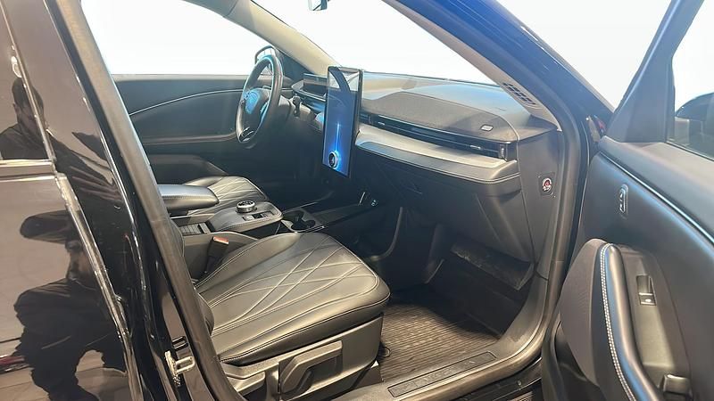 Begagnad Ford Mustang Mach-E Standard Range 197 kW (269 HK) 2022 Svart SUV