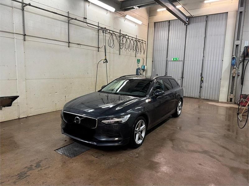 Grå Begagnad 2018 Volvo V90 Kinetic Kombi | 210 000 kr (Marknadspris) - Bild 1/3