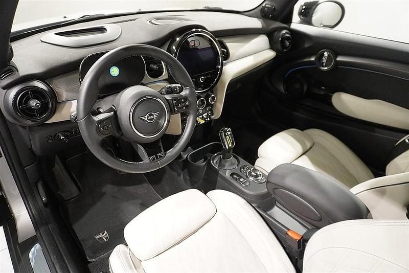 Begagnad Mini Cooper 135 kW (184 HK) 2023 Grå Halvkombi