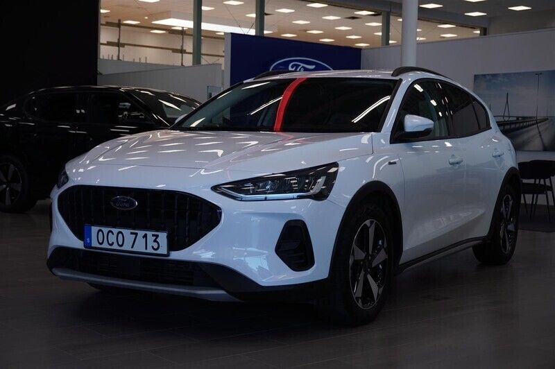 Vit Begagnad 2023 Ford Focus Active Halvkombi | 274 900 kr (Lite dyr) - Bild 1/4
