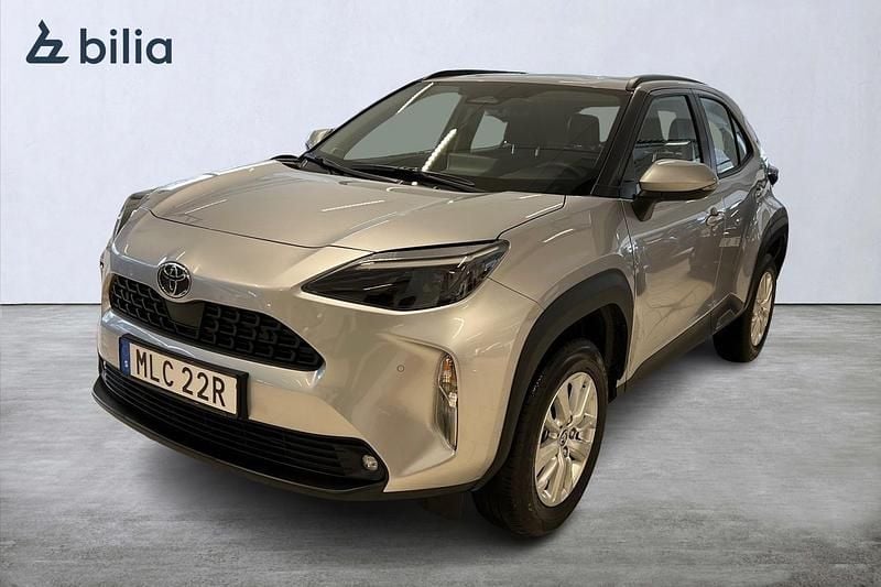 Silver Begagnad 2025 Toyota Yaris Hybrid Active | 299 900 kr (Marknadspris) - Bild 1/4