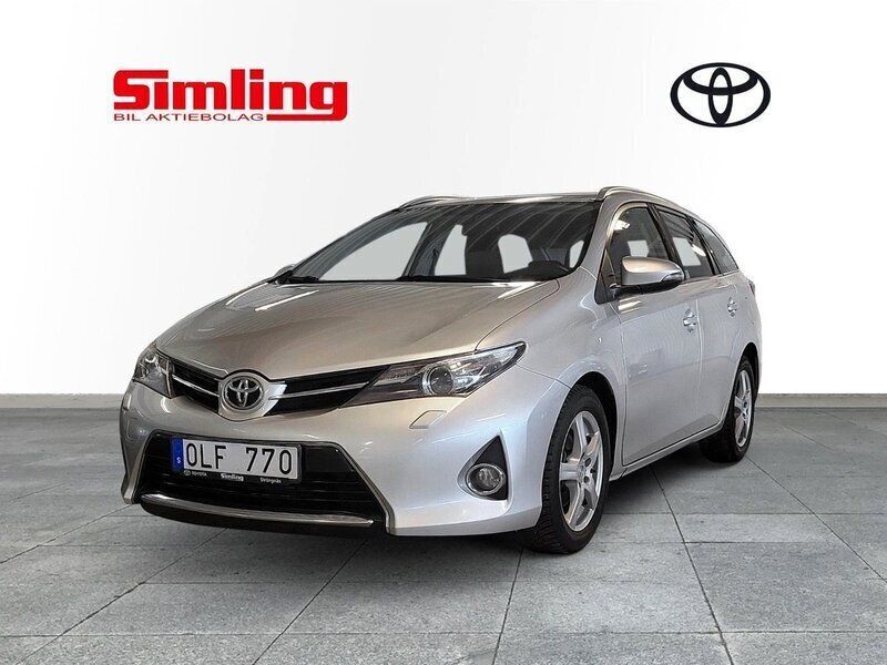 Silver Begagnad 2013 Toyota Auris Touring Sports Active Kombi | 94 900 kr (Lite dyr) - Bild 1/4