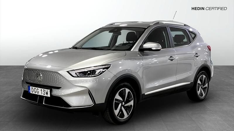 Grå (grey) Begagnad 2022 MG ZS Comfort Halvkombi | 244 900 kr (Marknadspris) - Bild 1/4