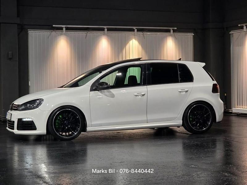 Begagnad VW Golf VI R 271 HK (199 kW) 2010 Vit Halvkombi