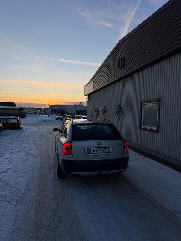 Begagnad Skoda Octavia Scout 150 HK (110 kW) 2008 Kombi