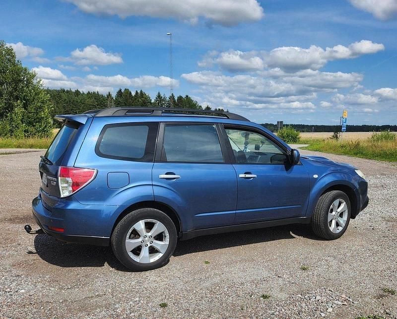 Blå Begagnad 2009 Subaru Forester SUV | 45 000 kr (Bra pris) - Bild 1/4