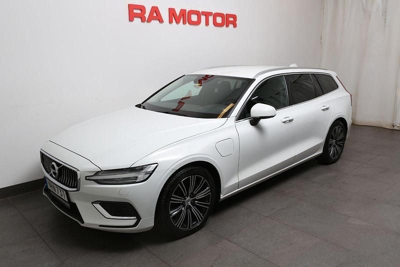 Vit Begagnad 2021 Volvo V60 Inscription Kombi | 238 800 kr (Bra pris) - Bild 1/3