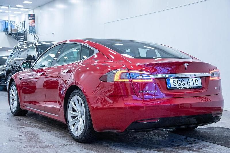 Begagnad Tesla Model S 386 kW (525 HK) 2018 Röd Halvkombi