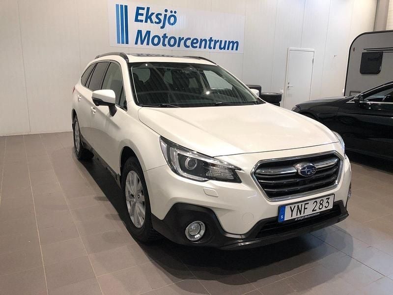 Vit Begagnad 2018 Subaru Outback Kombi | 249 000 kr (Lite dyr) - Bild 1/4