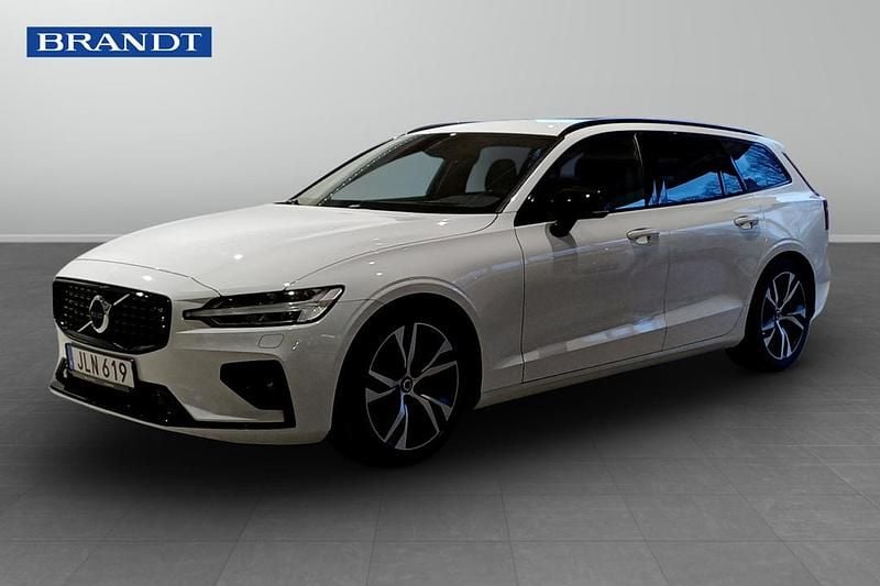 Vit Begagnad 2021 Volvo V60 Kombi | 329 900 kr - Bild 1/4