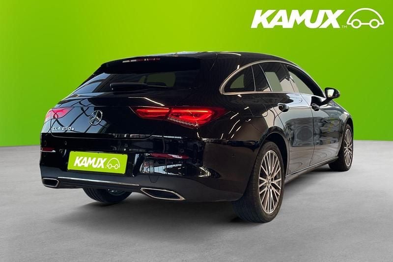 Begagnad Mercedes CLA250e Shooting Brake 218 HK (160 kW) 2023 Svart Kombi
