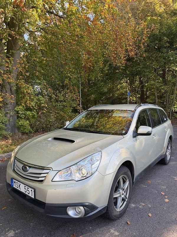 Gul Begagnad 2012 Subaru Outback SUV | 34 900 kr (Bra pris) - Bild 1/4