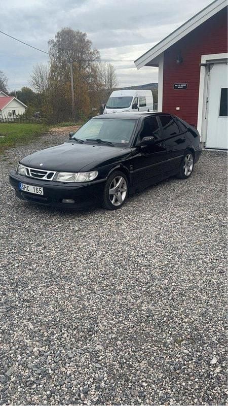 Svart Begagnad 2001 Saab 9-3 Aero Halvkombi | 25 000 kr (Dyr) - Bild 1/4