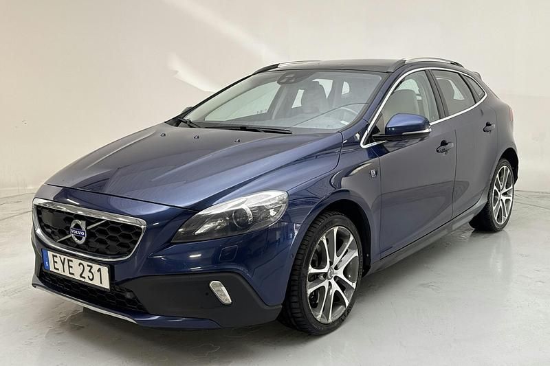 Blå Begagnad 2015 Volvo V40 CC Ocean Race Kombi | 144 800 kr - Bild 1/4