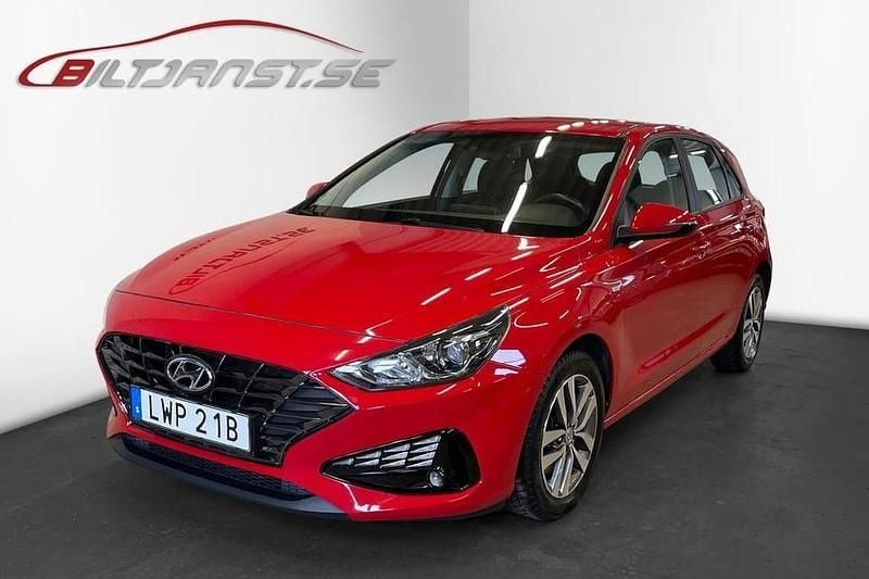 Begagnad Hyundai i30 Essential 122 HK (89 kW) 2021 Röd Halvkombi