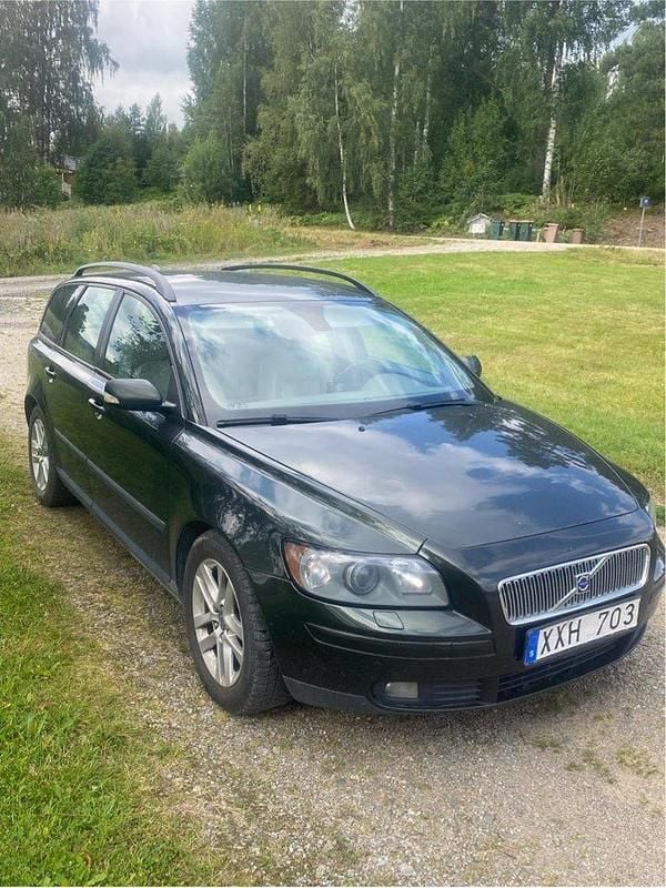 Grön Begagnad 2006 Volvo V50 Kinetic Kombi | 12 000 kr (Bra pris) - Bild 1/2