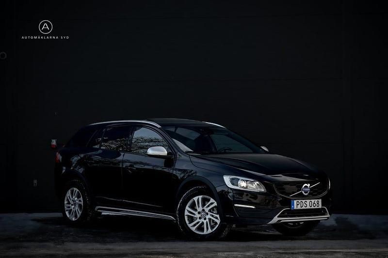 Begagnad Volvo V60 CC Summum 200 HK (147 kW) 2017 Svart Kombi