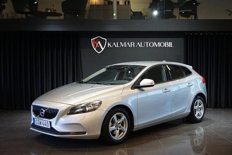 Silver Begagnad 2016 Volvo V40 Kombi | 99 000 kr (Marknadspris) - Bild 1/4