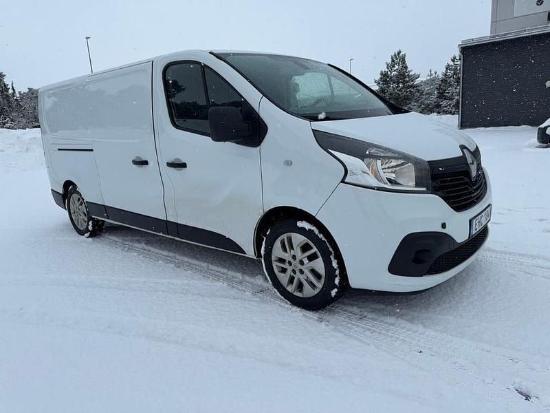 Begagnad Renault Trafic 120 HK (88 kW) 2015 Minibuss