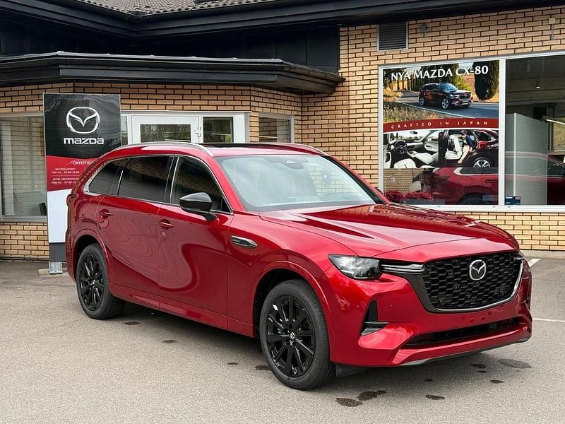 Soul red crystal metallic Ny 2025 Mazda CX-80 Homura-Line SUV | 687 700 kr (Lite dyr) - Bild 1/4