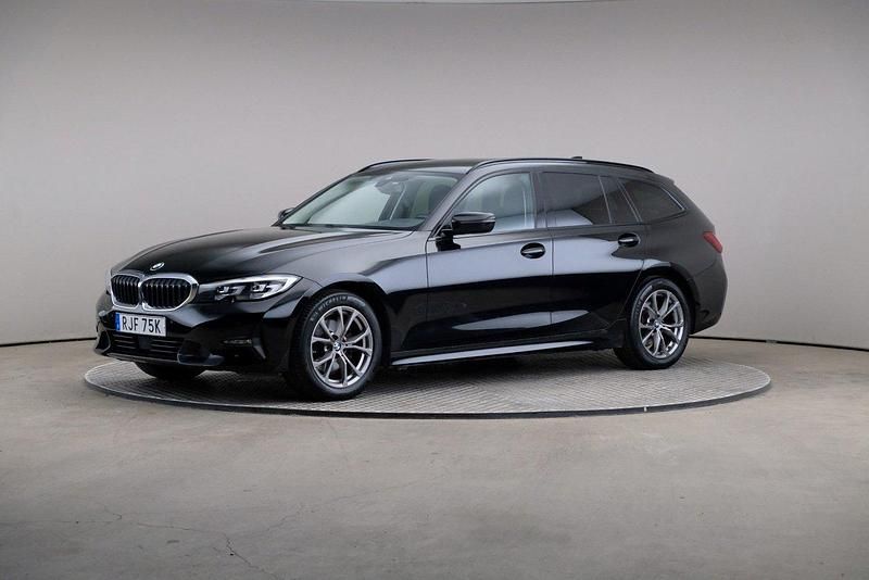 Svart Begagnad 2019 BMW 320 Shadowline Kombi | 269 000 kr (Marknadspris) - Bild 1/4