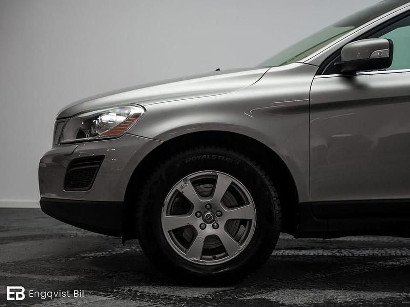 Begagnad Volvo XC60 Summum 163 HK (119 kW) 2012 Ljusgul SUV