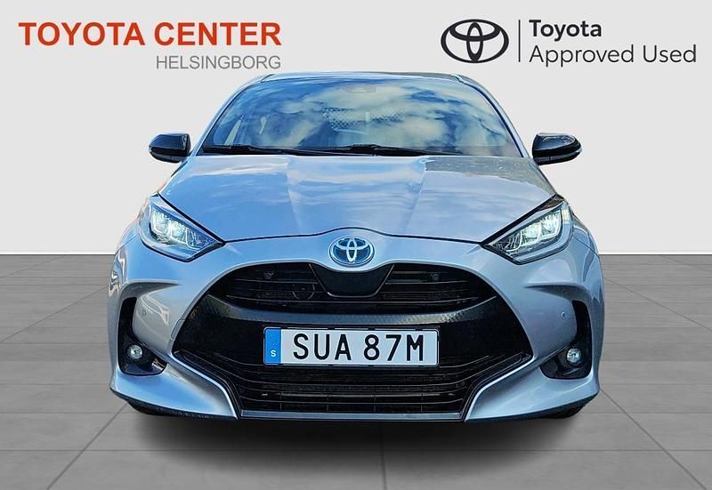 Begagnad Toyota Yaris Hybrid Style 117 HK (86 kW) 2023 Silver Halvkombi