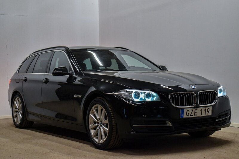 Svart Begagnad 2013 BMW 520 Kombi | 118 900 kr (Marknadspris) - Bild 1/4