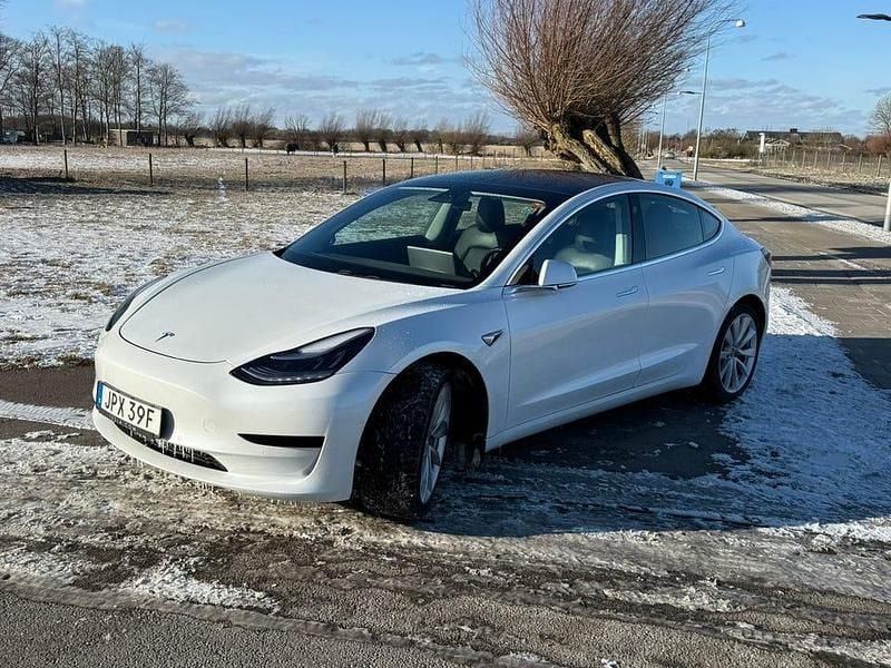 Begagnad 2020 Tesla Model 3 Standard Range Plus Sedan | 209 000 kr (Superpris) - Bild 1/4