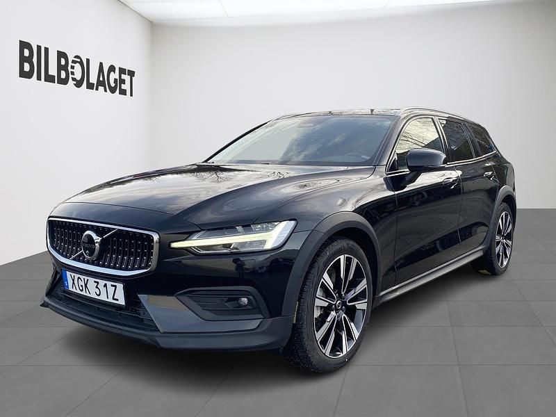 Begagnad Volvo V60 CC Ultimate 253 HK (186 kW) 2024 Svart Kombi