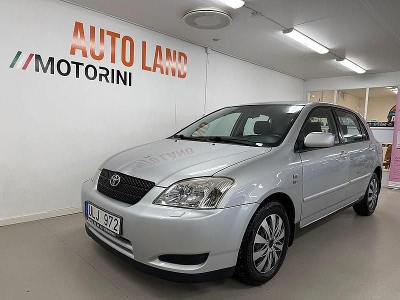 Begagnad Toyota Corolla 97 HK (71 kW) 2003 Silver Halvkombi