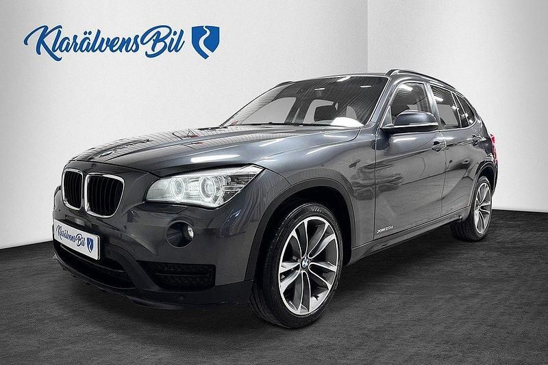 Grå Begagnad 2014 BMW X1 Sport Line SUV | 144 900 kr (Marknadspris) - Bild 1/4