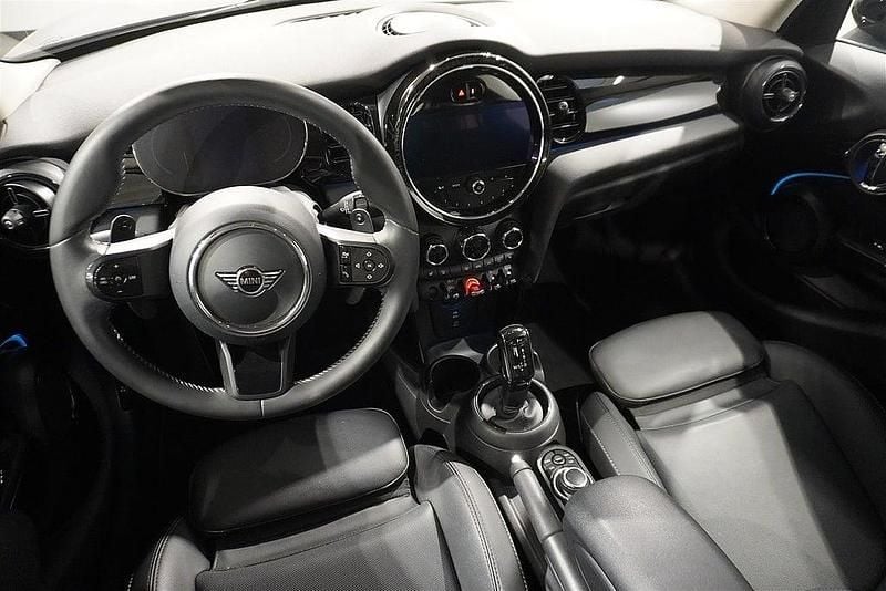 Begagnad Mini Cooper 178 HK (130 kW) 2022 Midnight black ii Halvkombi