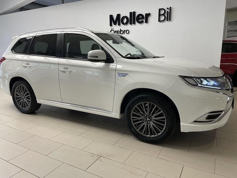Vit Begagnad 2019 Mitsubishi Outlander P-HEV SUV | 229 000 kr (Marknadspris) - Bild 1/4
