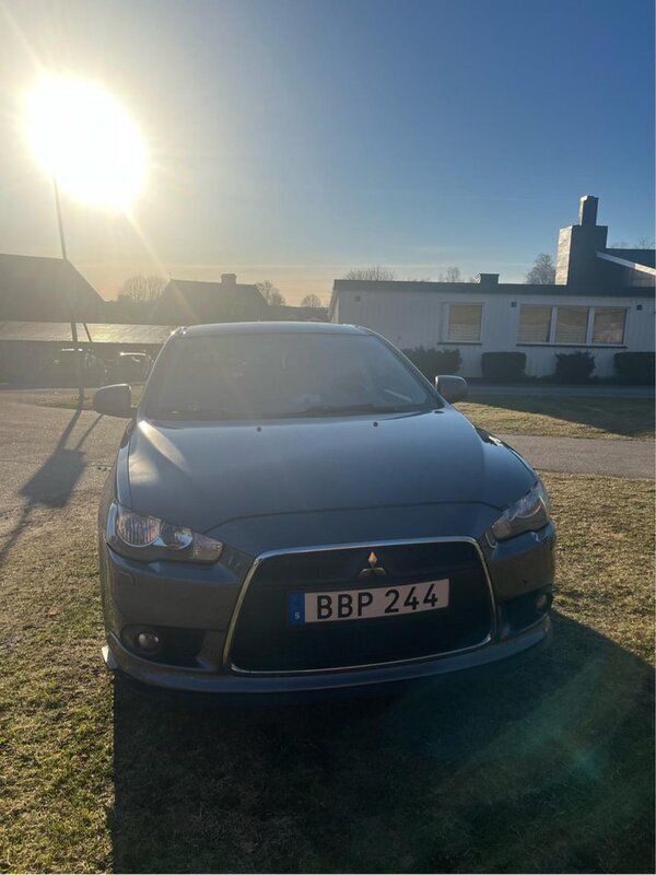 Grå Begagnad 2010 Mitsubishi Lancer Sportback Halvkombi | 29 000 kr (Marknadspris) - Bild 1/4