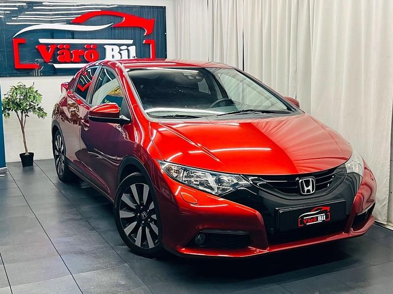 Röd Begagnad 2014 Honda Civic Sport Halvkombi | 104 900 kr (Lite dyr) - Bild 1/4