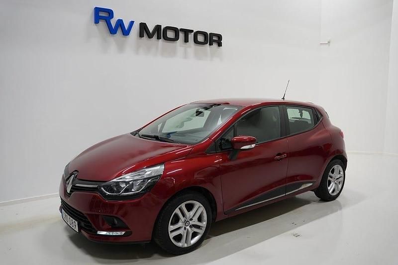 Mörkröd Begagnad 2018 Renault Clio IV Zen Halvkombi | 99 900 kr (Marknadspris) - Bild 1/4
