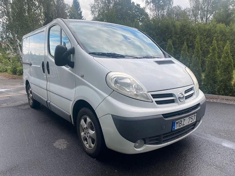 Vit Begagnad 2012 Nissan Primastar Minibuss | 59 900 kr (Marknadspris) - Bild 1/4