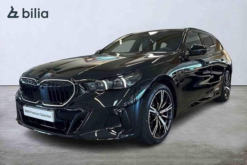 Svart Begagnad 2026 BMW 530e Kombi | 749 000 kr - Bild 1/1