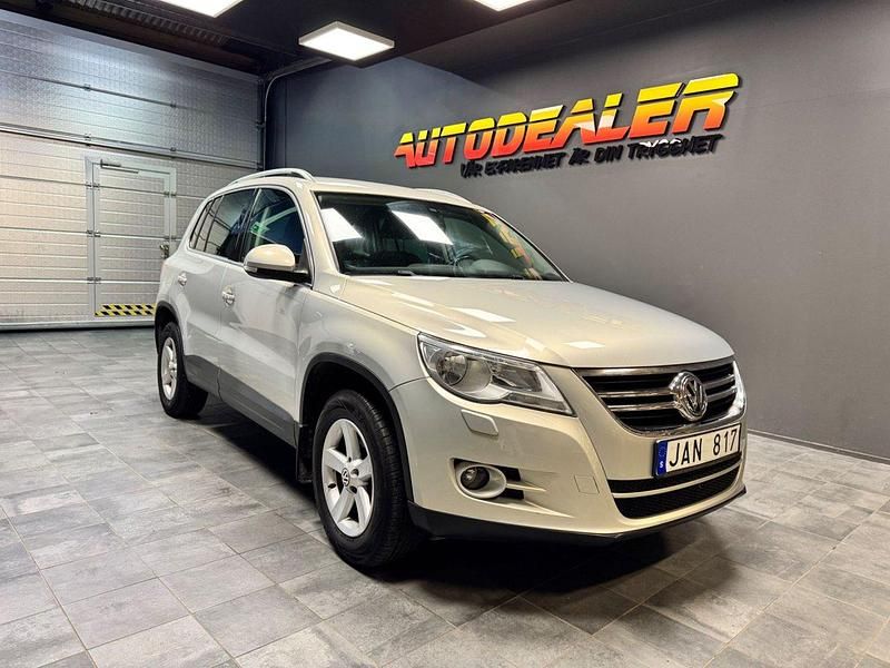 Silver Begagnad 2008 VW Tiguan Sportline SUV | 79 900 kr (Marknadspris) - Bild 1/4