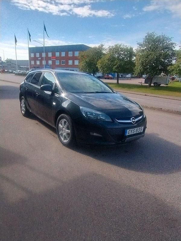 Svart Begagnad 2014 Opel Astra Kombi | 52 900 kr (Marknadspris) - Bild 1/4